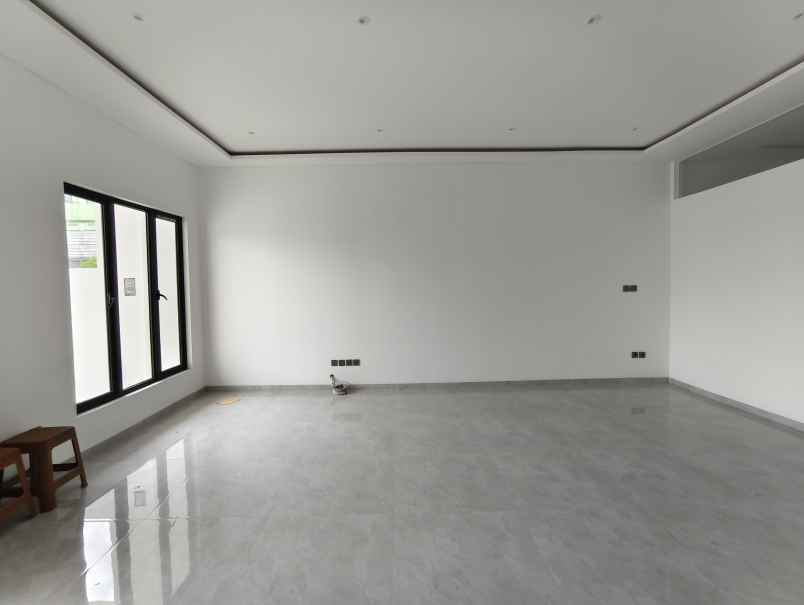 dijual rumah jl setraduta