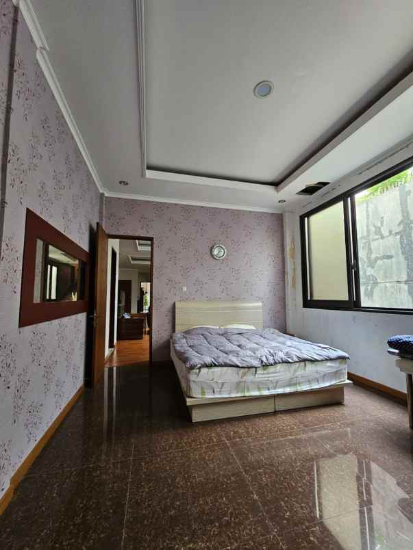 dijual rumah jl setraduta