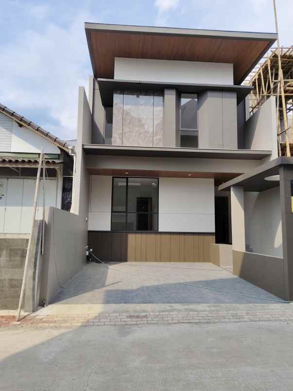 dijual rumah jl setraduta