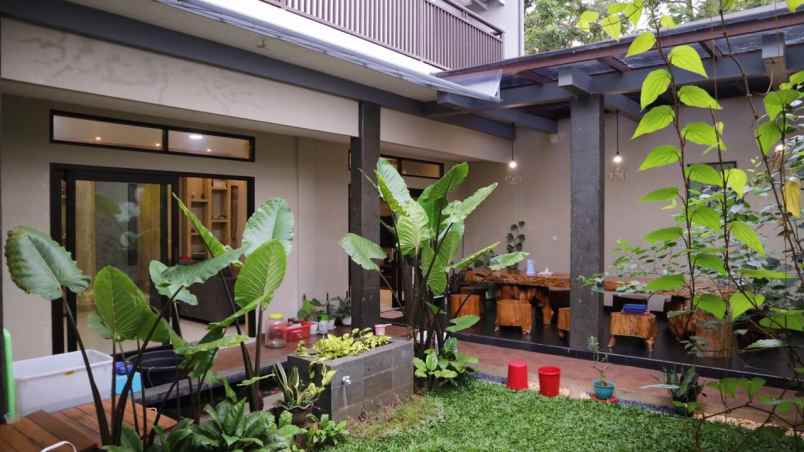 dijual rumah jl tawes bambu apus