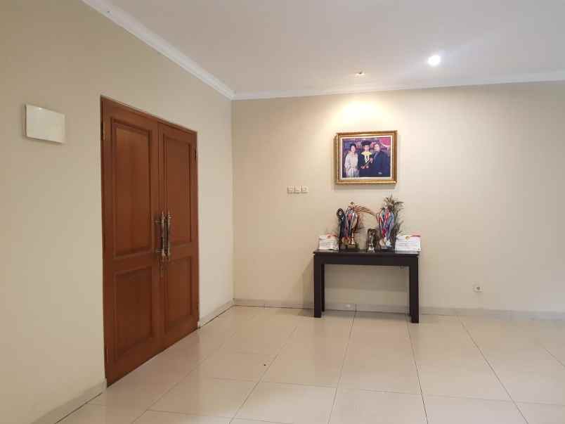 dijual rumah jl villa duta