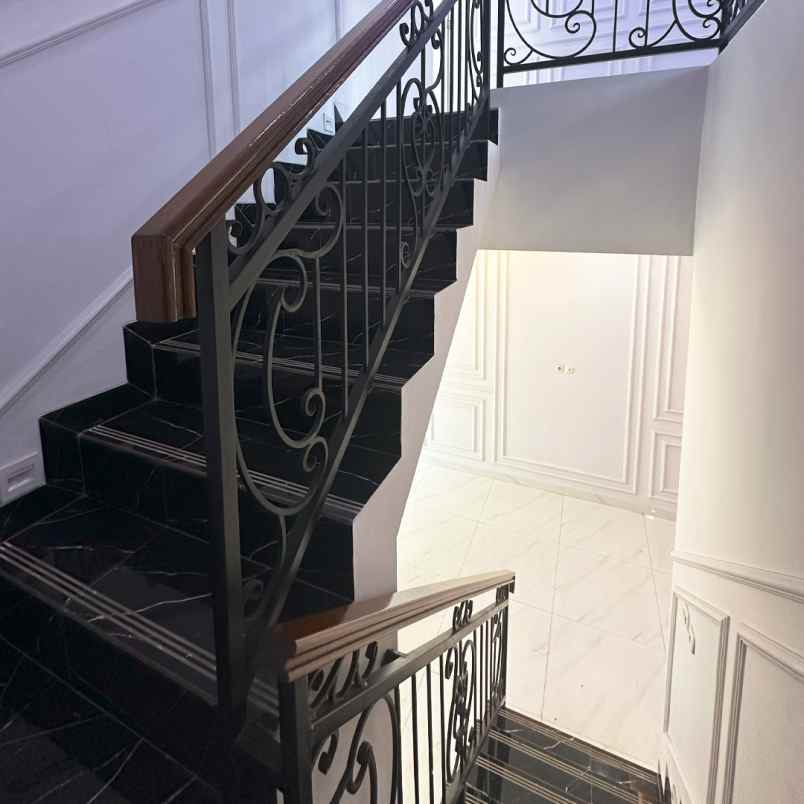 dijual rumah jl waru kebagusan ps