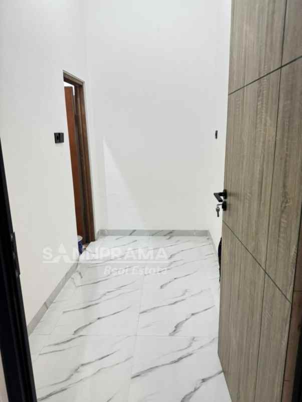 dijual rumah kaliabang tengah