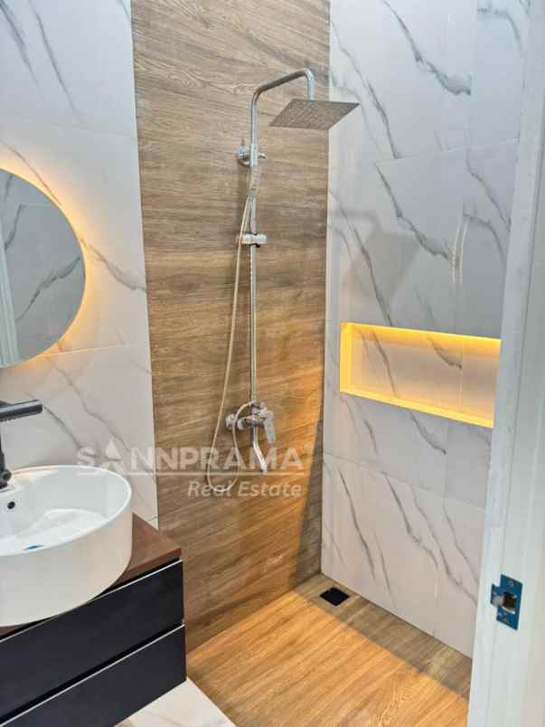 dijual rumah kaliabang tengah