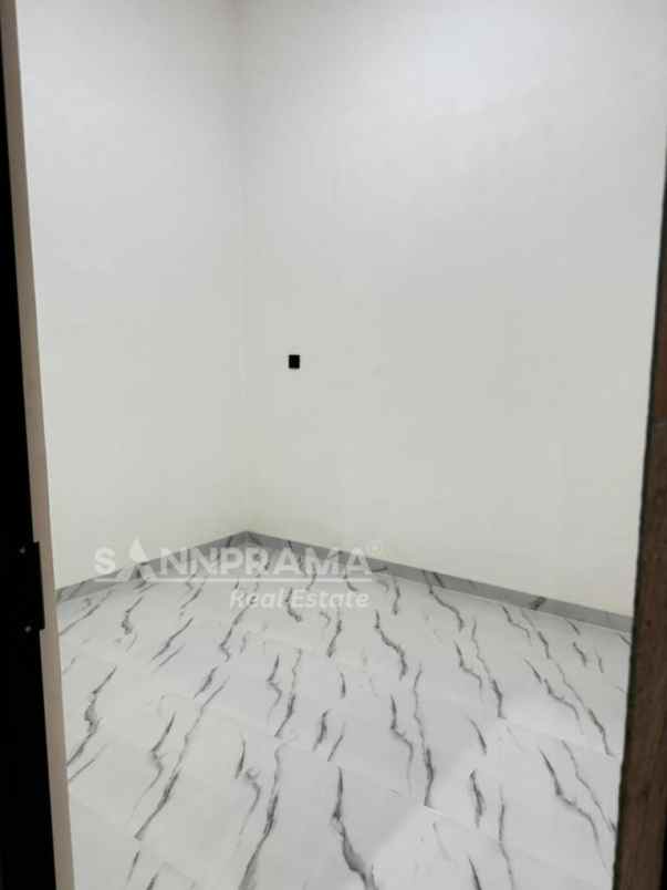 dijual rumah kaliabang tengah