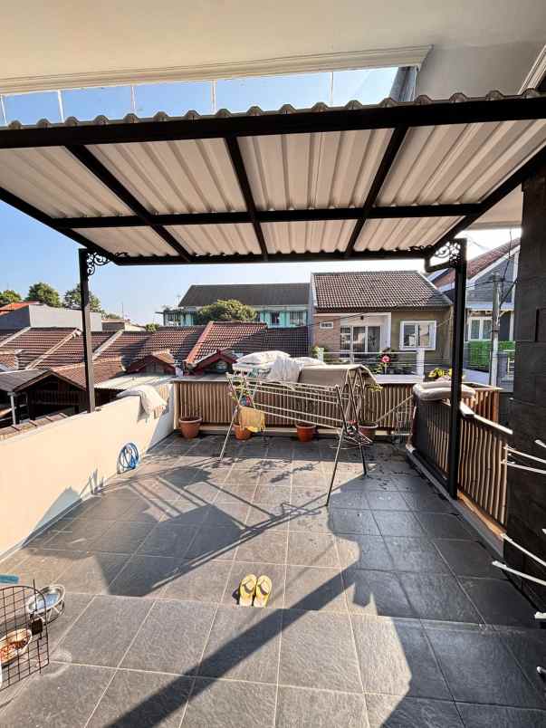 dijual rumah komplek baros