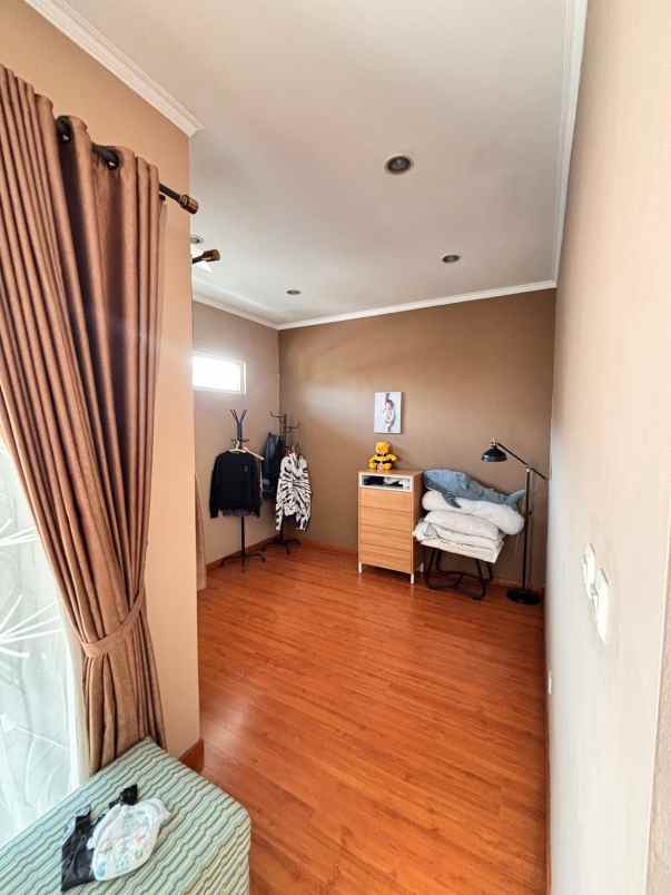 dijual rumah komplek baros