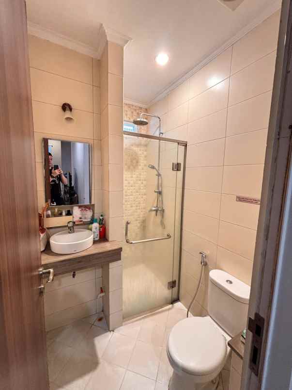 dijual rumah komplek baros