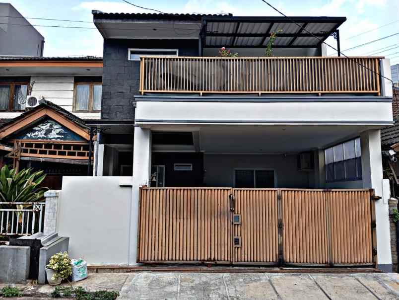dijual rumah komplek baros