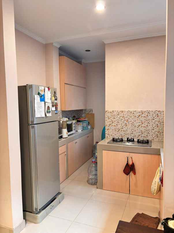 dijual rumah komplek baros