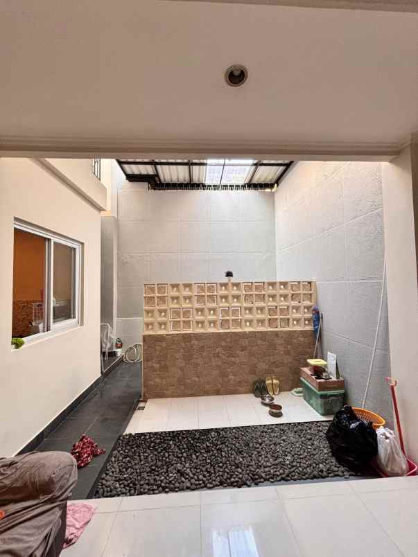 dijual rumah komplek baros