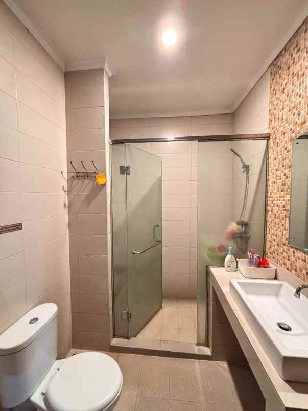 dijual rumah komplek baros