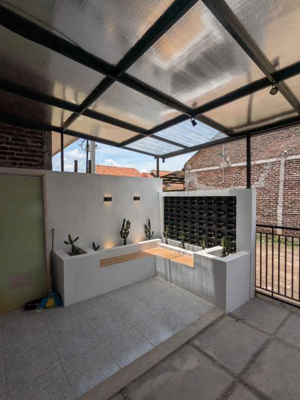 dijual rumah komplek bumi kresna