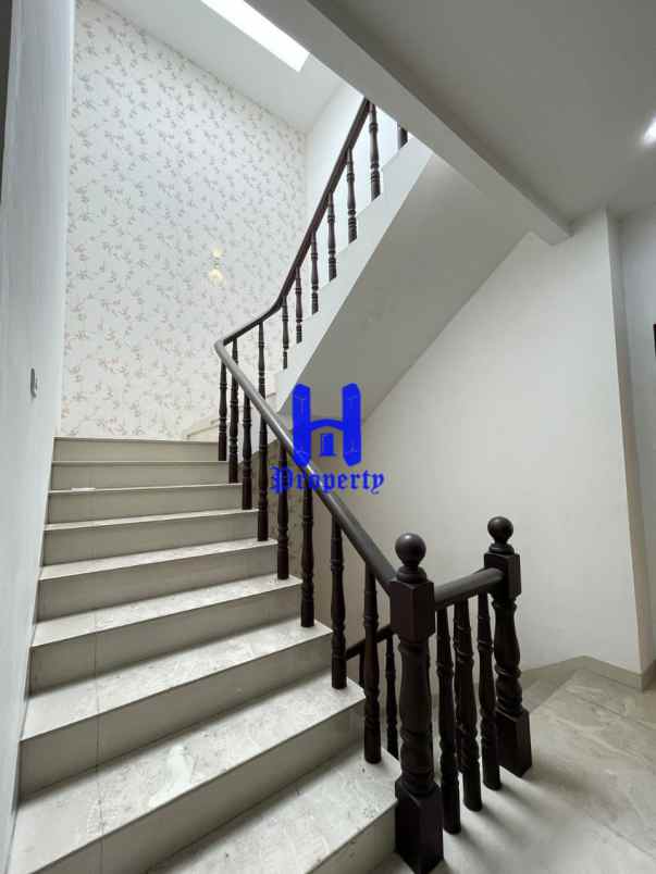 dijual rumah komplek cemara asri jalan