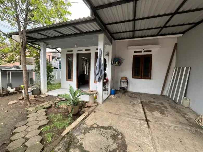 dijual rumah komplek cisaranten kulon
