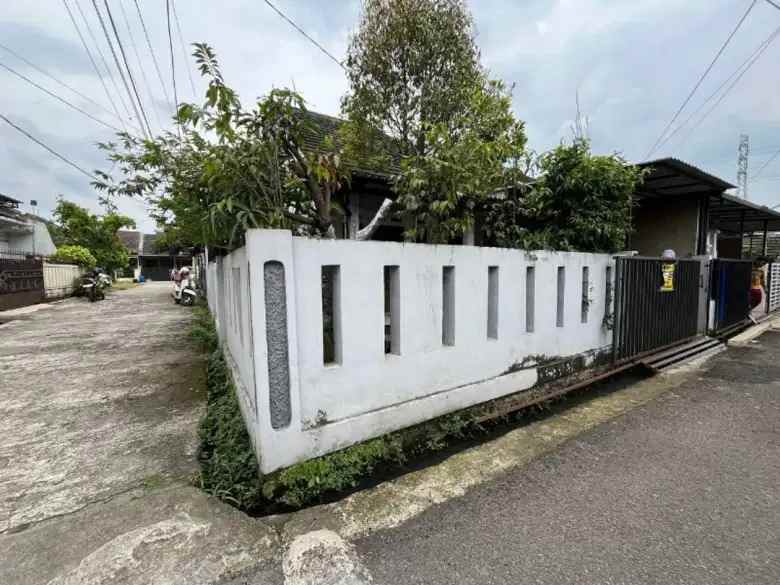 dijual rumah komplek cisaranten kulon