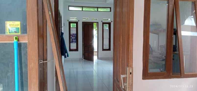 dijual rumah komplek cisaranten kulon