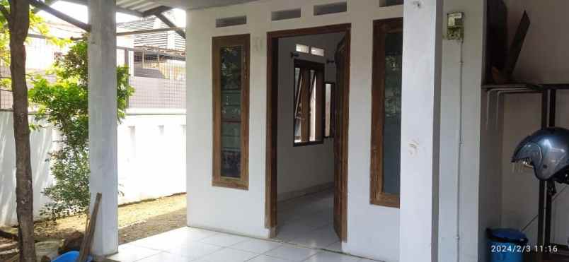 dijual rumah komplek cisaranten kulon