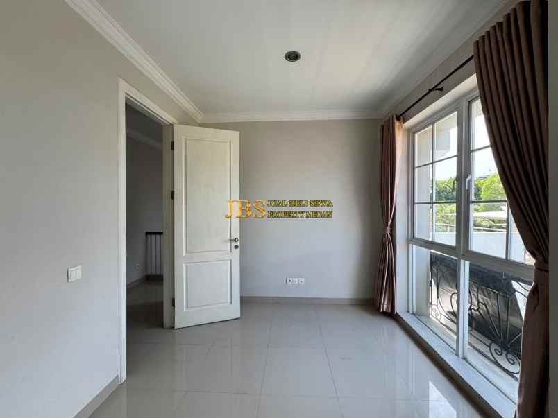 dijual rumah komplek citraland gama