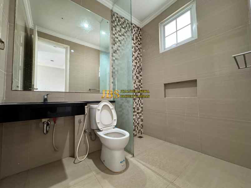 dijual rumah komplek citraland gama
