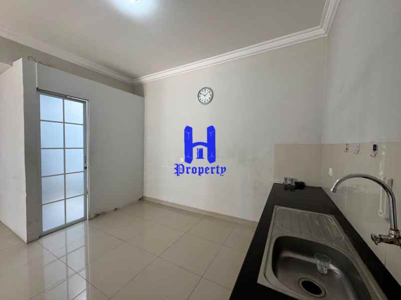 dijual rumah komplek citraland gama