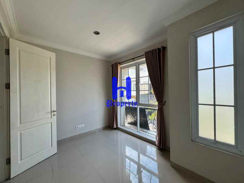 dijual rumah komplek citraland gama