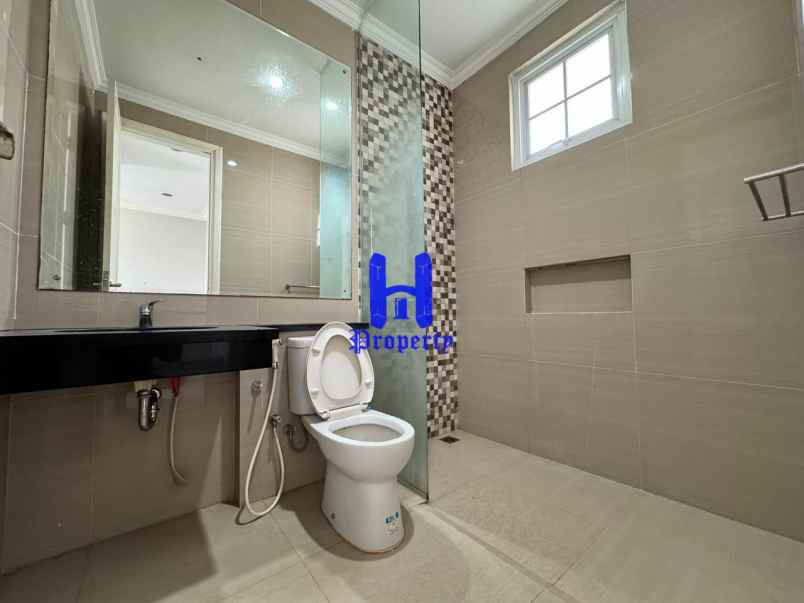 dijual rumah komplek citraland gama