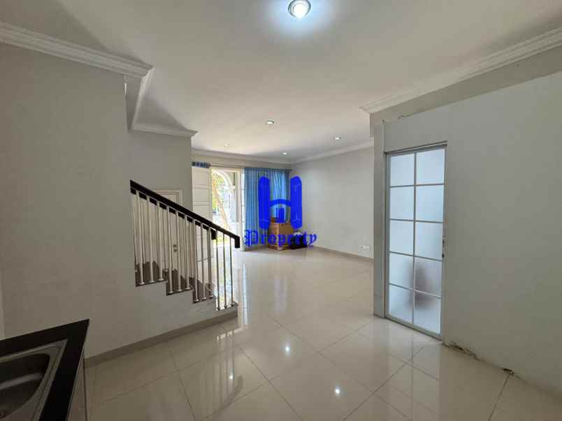 dijual rumah komplek citraland gama