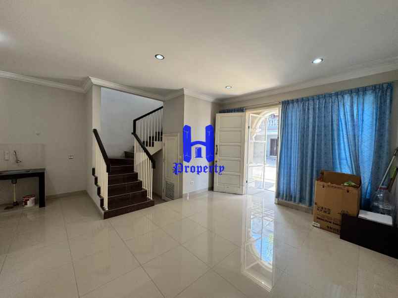 dijual rumah komplek citraland gama