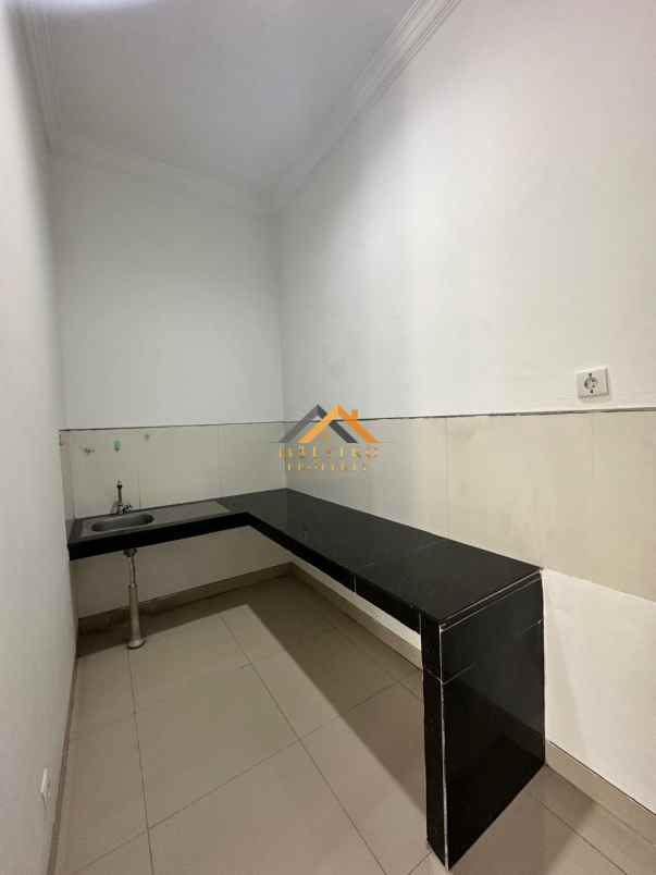 dijual rumah komplek citraland gama