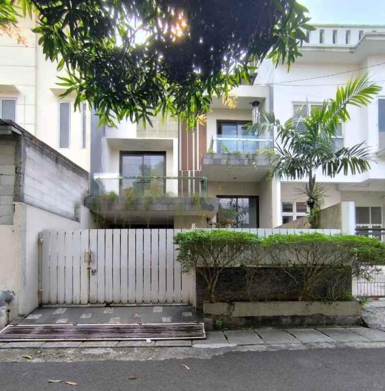 dijual rumah komplek gading cipta