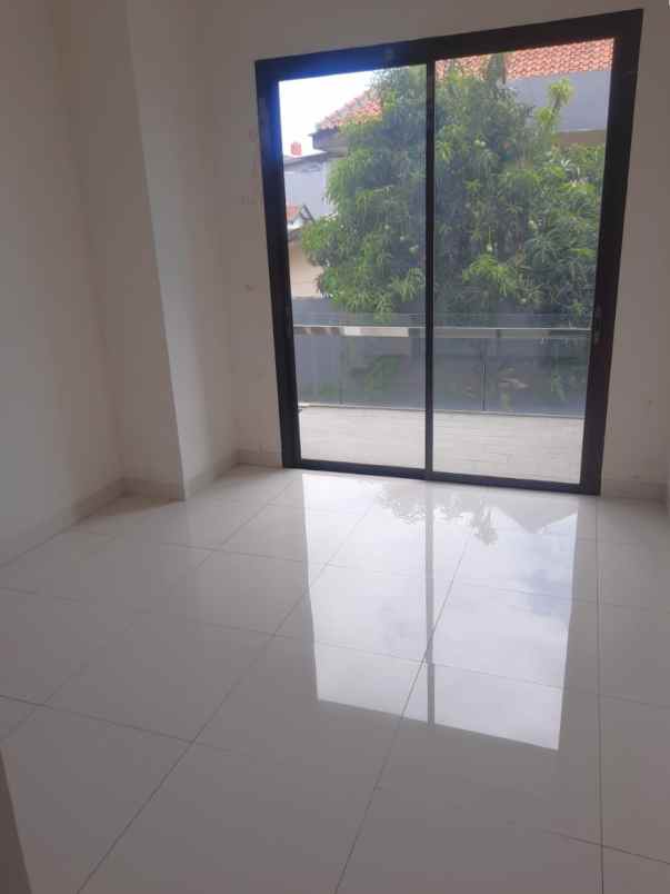 dijual rumah komplek gading cipta