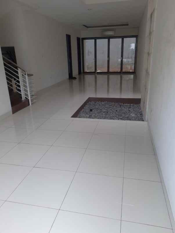 dijual rumah komplek gading cipta