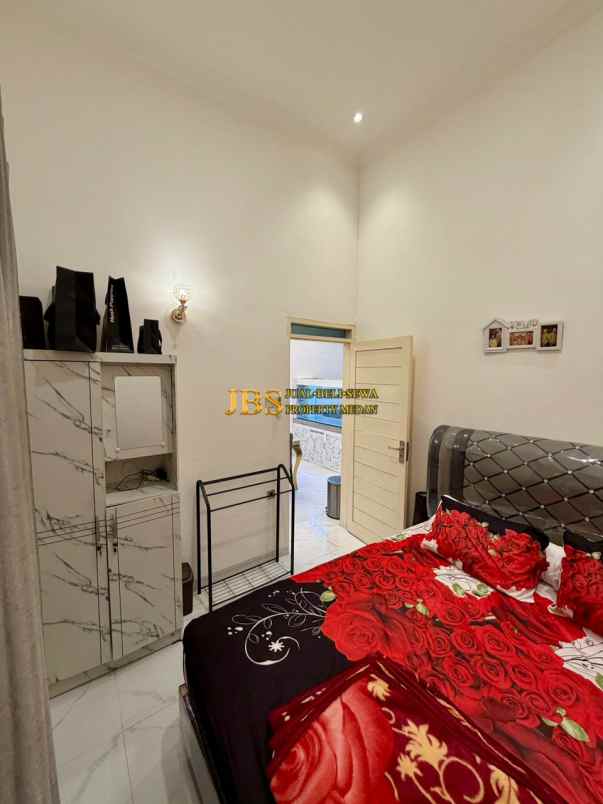 dijual rumah komplek griya manhattan