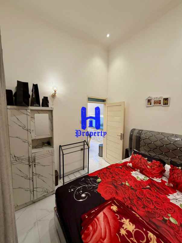 dijual rumah komplek griya manhattan