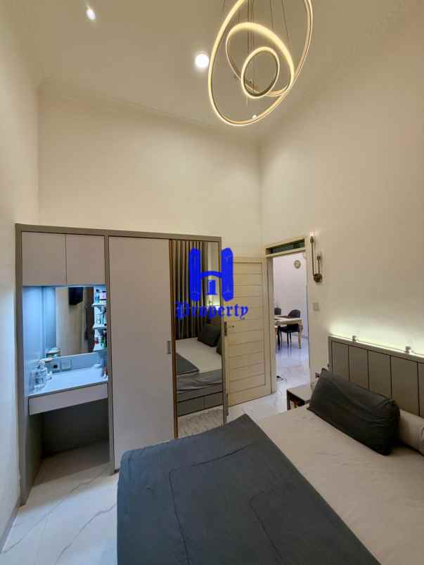 dijual rumah komplek griya manhattan