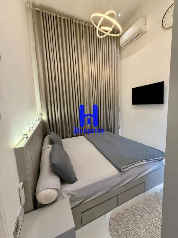 dijual rumah komplek griya manhattan