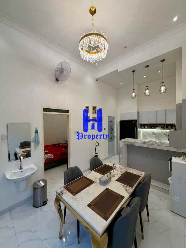 dijual rumah komplek griya manhattan