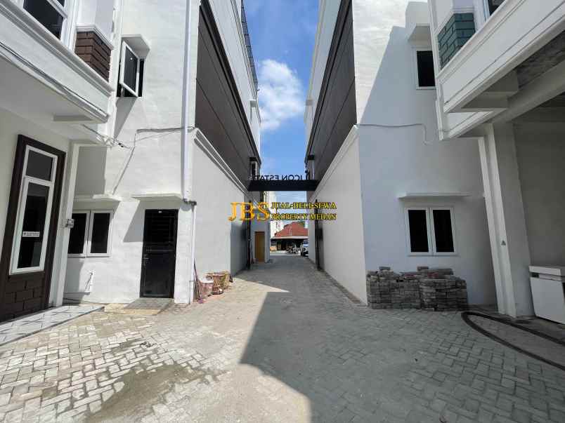 dijual rumah komplek icon estate jalan