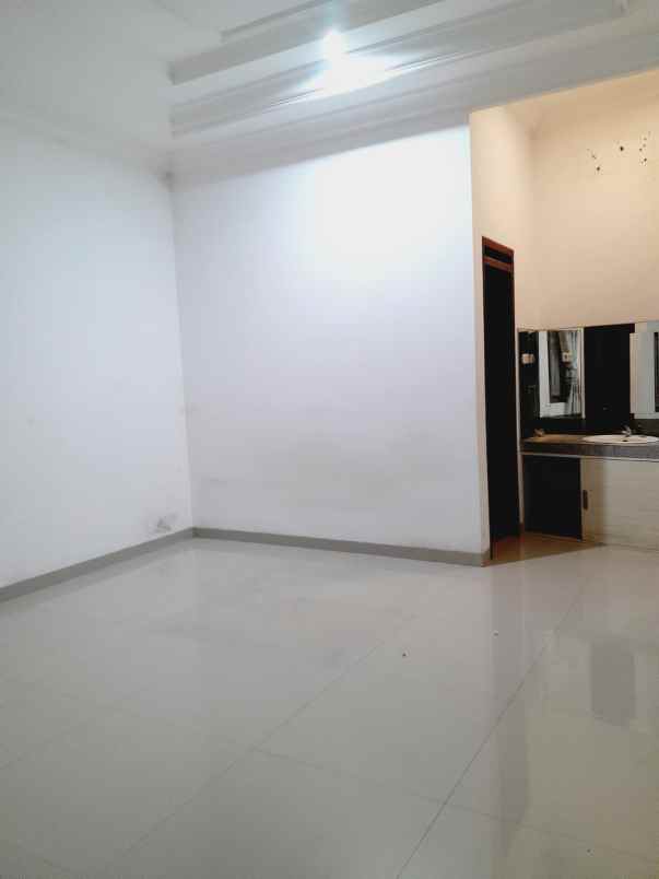 dijual rumah komplek mekarwangi jl