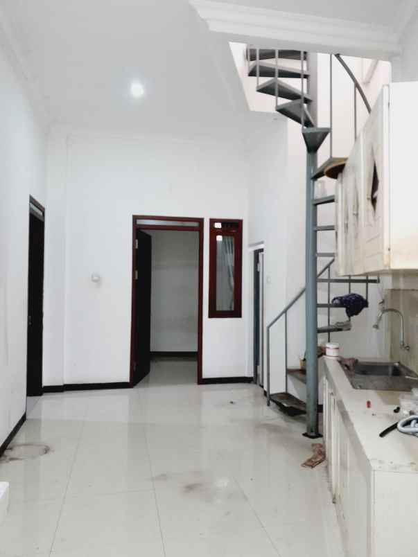 dijual rumah komplek mekarwangi jl