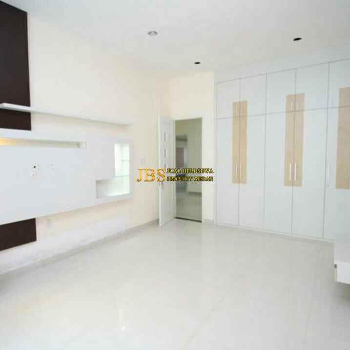 dijual rumah komplek mutiara residence