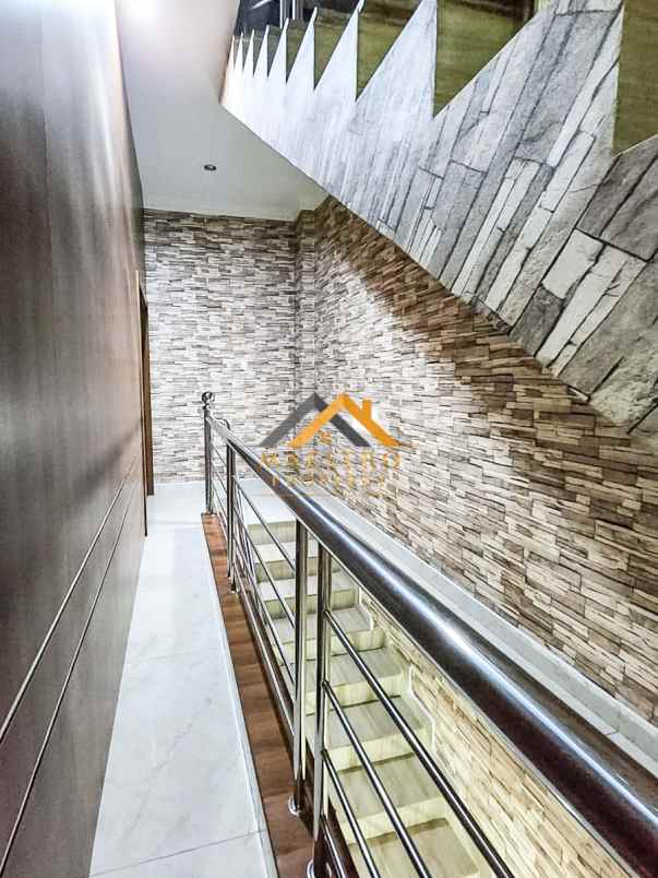 dijual rumah komplek tenun indah jalan