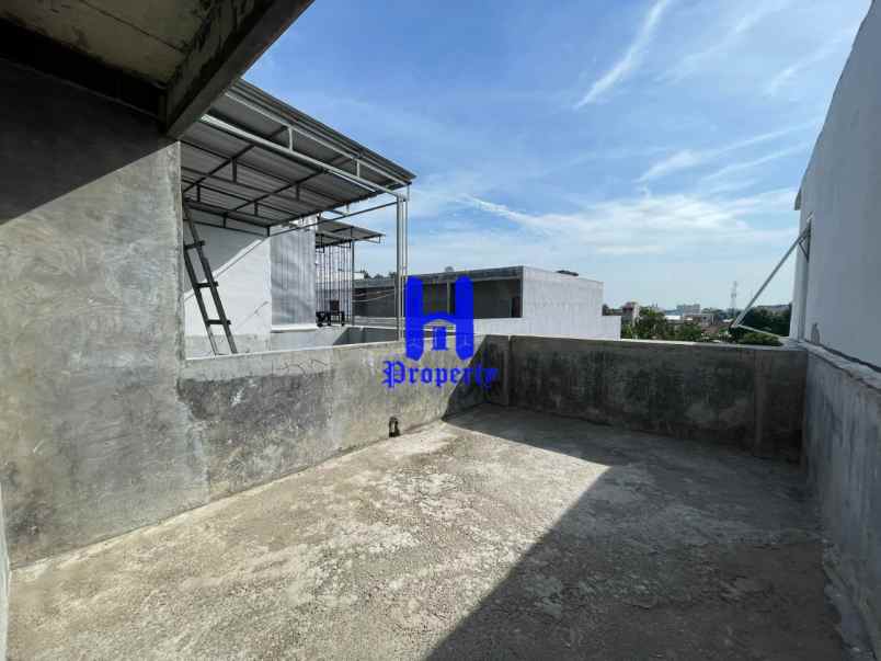 dijual rumah komplek the venetian jalan