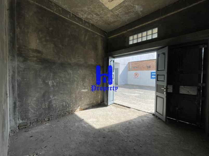 dijual rumah komplek the venetian jalan