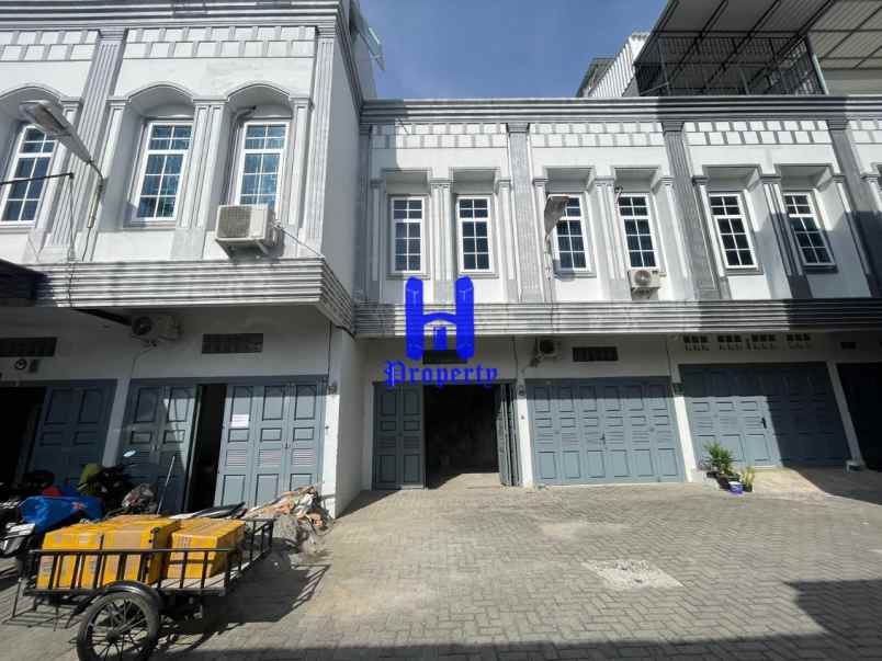 dijual rumah komplek the venetian jalan