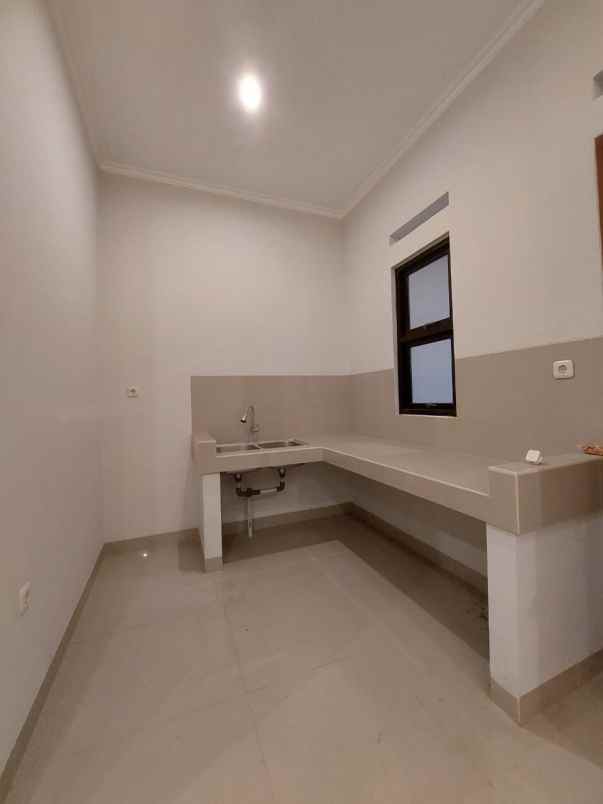 dijual rumah konsep resort bali jakarta timur