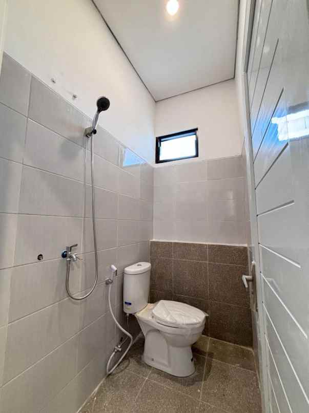 dijual rumah kukusan beji depok