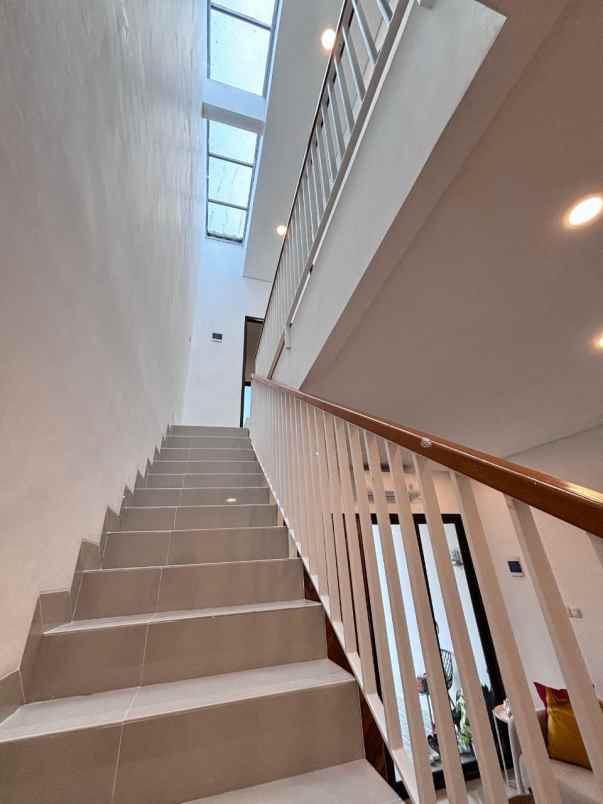 dijual rumah kukusan beji depok