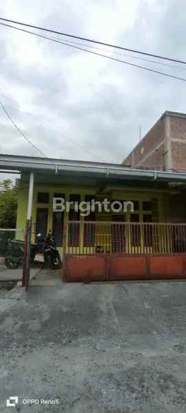 dijual rumah manis dalam komplek di pauh padang